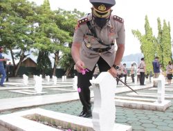 Kapolres Palu Tabur Bunga di Makam Pahlawan, Peringati Hari Bhayangkara ke-75