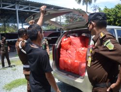 Hari ini Kejati Sulteng Bagikan 800 Nasi Dos Untuk Warga Isoman dan Berdayakan UMKM