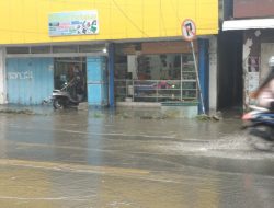 Drainase Tak Bagus, Air Dijalan Gajah Mada Meluap