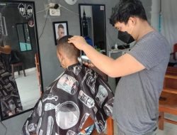 Siasat Pangkas Rambut Demi Bertahan Disaat Pandemi, Terpaksa Turunkan Harga