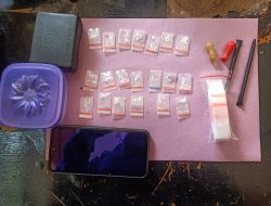 Methamphetamine dealer who carried 20 plastic sachets of clips seized by police