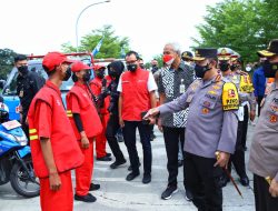 Kapolri Bersama Gubernur Jateng Tinjau Pos Mudik di Kalikangkung