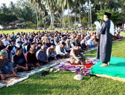 Satgas Madago Raya Sholat Ied Bersama Masyarakat Poso Pesisir