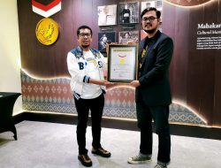 Era Gufran Ahmad Main Badminton dan Lantik Pengurus Dijalan Sampai Raih Rekor MURI