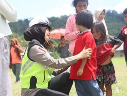 Polres Sigi Berikan Bantuan dan Trauma Healing kepada Korban Gempa di Lembantongoa