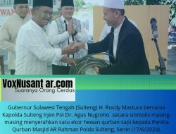 Gubernur Bersama Kapolda Serahkan Sapi Kurban