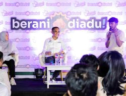 Anwar – Reny dan Ratusan Anak Muda Luwuk Diskusi Terbuka Bertajuk “Berani Diadu”