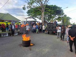 Aksi Demo Saat Rapat Pleno KPU Berlangsung, Polres Parimo Lakukan Penjagaan Ketat