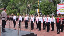Kombes Pol Deny Abrahams Beri Penghargaan kepada Personel Berprestasi di Polresta Palu