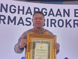 Kapolresta Palu Terima Penghargaan Pelayanan Prima (A)