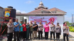 Kapolres Palu Pimpin Penyaluran Bantuan Air Bersih untuk Warga Poboya