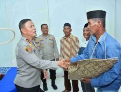 Kapolda Sulteng Irjen Agus Resmi Melepas 11 Orang Peserta Umroh