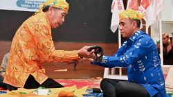 Gelar Tomaoge Tomanasa Ri Tanah Kaili Dianugerahkan Kepada Gubernur Anwar Hafid
