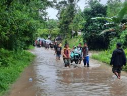 Sungai Meluap, Jalan Trans Palu–Palolo Terendam Banjir dan Macet sekitar 2 Kilometer