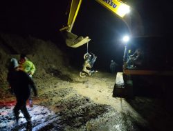 Longsor Timbun Jalan Trans Sulawesi, Alat Berat Dikerahkan di Kebun Kopi