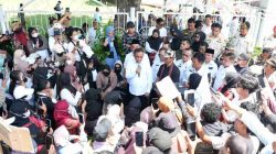 Anwar Hafid Temui Massa P3K Donggala, Bahas Solusi Pembayaran Gaji dan THR