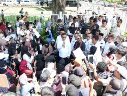 Anwar Hafid Temui Massa P3K Donggala, Bahas Solusi Pembayaran Gaji dan THR