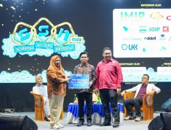 Dedikasi Najib Nadir Perbaiki Pintu Kelas Viral, Berbuah Apresiasi Pemprov Sulteng