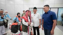 Tangis Bahagia Iringi Kepulangan Jamaah Haji Sulteng, Disambut Langsung Gubernur Anwar Hafid