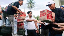 Ketua KONI Sulteng Fathur Razaq Turun Langsung Bagikan Bantuan Para Korban Gempa di Sigi